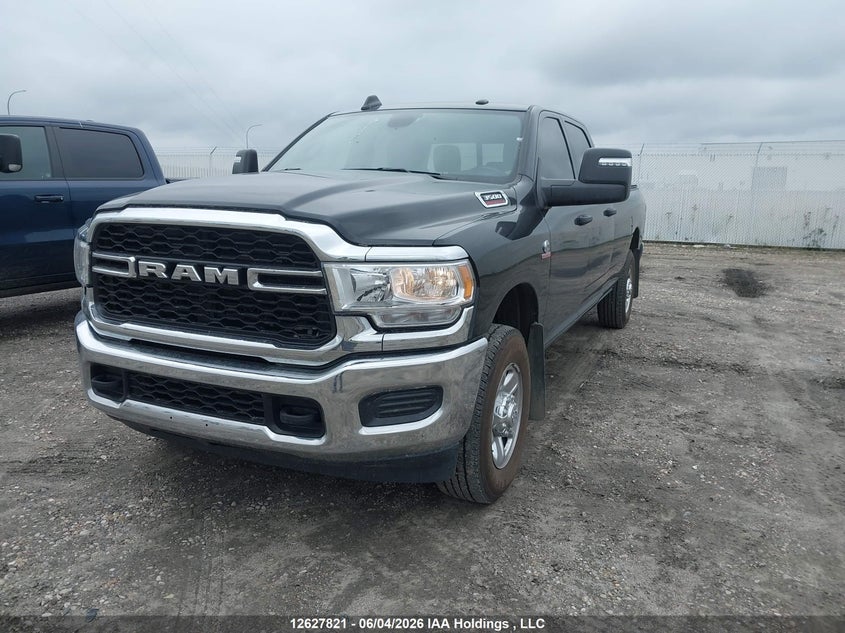 2024 RAM 3500, Repossession, IAAI, VIN 3C63R3GL6RG136928 — photo 2