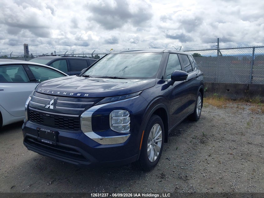 2026 Mitsubishi Outlander, Repossession, IAAI, VIN JA4J4UAB2TZ603610 — photo 2