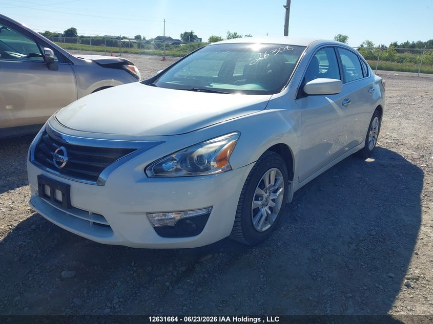2015 Nissan Altima, Right Side, IAAI, VIN 1N4AL3AP4FN876922 — photo 2