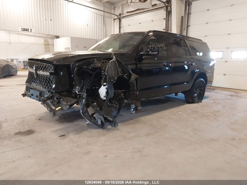 2025 Lincoln Navigator L Reserve, Left Front, IAAI, VIN 5LMJJ3LG7SEL15288 — photo 2