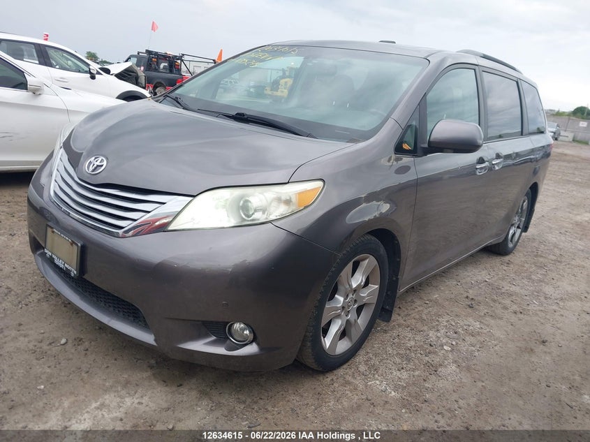 2011 Toyota Sienna, Правый бок, IAAI, VIN 5TDYK3DC8BS135245 — фото 2