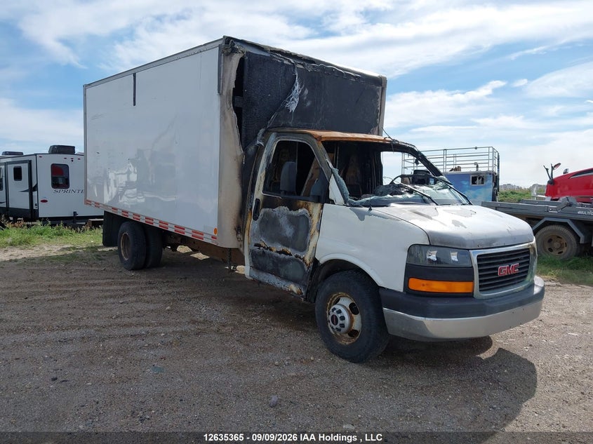 2011 GMC Savana Cutaway G3500, Engine Fire, IAAI, VIN 1GD374BG3B1142135