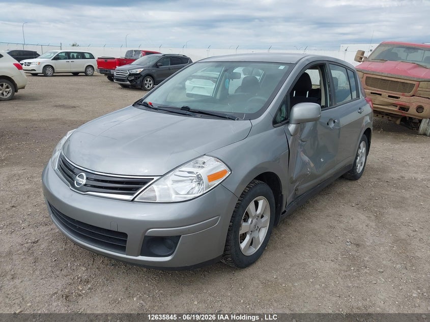 2012 Nissan Versa, Левый бок, IAAI, VIN 3N1BC1CP7CL366434 — фото 2