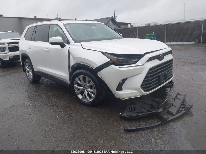 2025 Toyota Grand Highlander Limited, Удар спереди, IAAI, VIN 5TDAAAB55SS101566