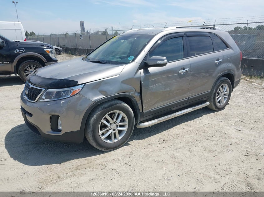 2014 Kia Sorento, Left Side, IAAI, VIN 5XYKT3A63EG474840 — photo 2