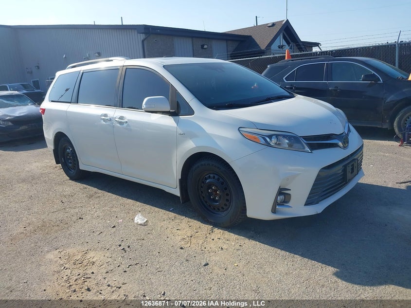 2018 TOYOTA SIENNA XLE 7-PASSENGER