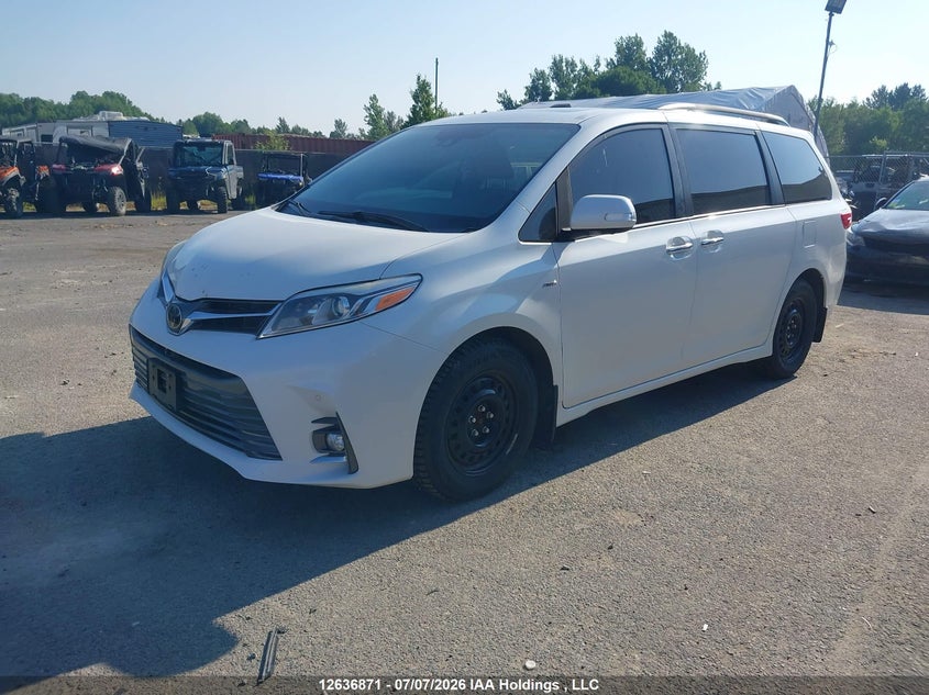 2018 Toyota Sienna, Front, IAAI, VIN 5TDDZ3DC7JS203107 — photo 2