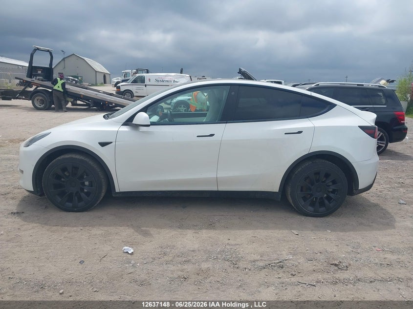 2021 Tesla Model Y VIN: 5YJYGDEE1MF076411 Lot: 12637148
