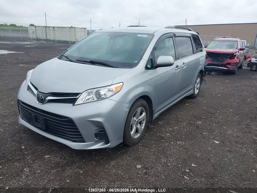 2020 Toyota Sienna, Rear, IAAI, VIN 5TDKZ3DC5LS079848 — photo 2