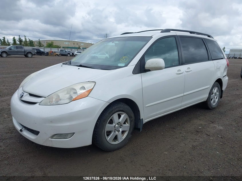 2008 Toyota Sienna, Правий зад, IAAI, VIN 5TDZK23C98S110637 — фото 2