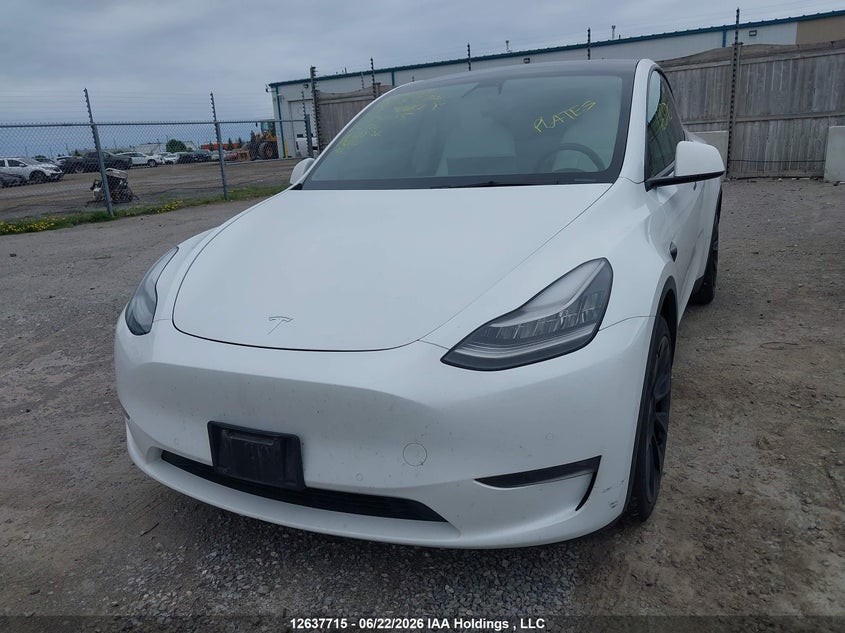 2021 Tesla Model Y, Right Side, IAAI, VIN 5YJYGDEE7MF139138 — photo 2