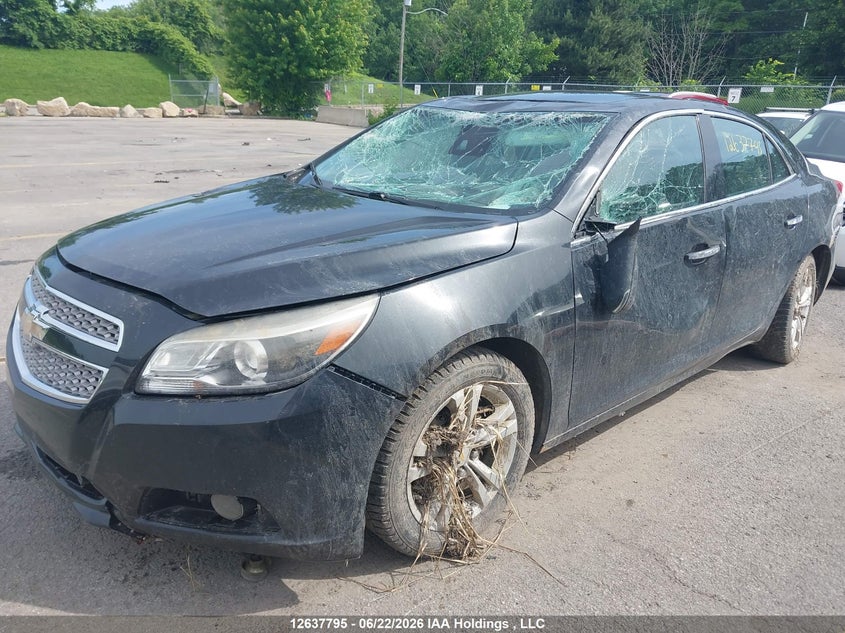 2013 Chevrolet Malibu, Лобове скло, IAAI, VIN 1G11J5SX4DF309099 — фото 2
