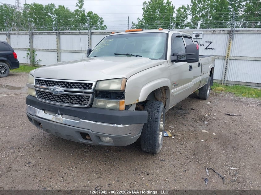 2005 Chevrolet Silverado, Theft Recovery, IAAI, VIN 1GCHK23245F804747 — photo 2