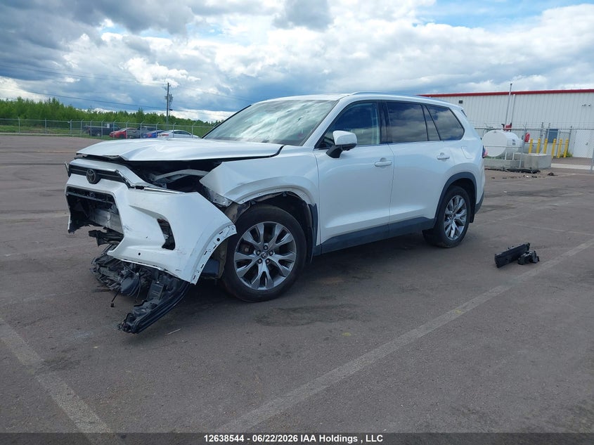 2024 Toyota Highlander, Front, IAAI, VIN 5TDACAB57RS007452 — photo 2