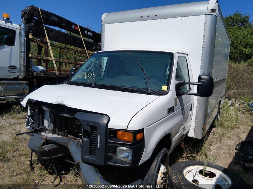 2017 Ford Econoline, Front, IAAI, VIN 1FDXE4FS4HDC51667 — photo 2