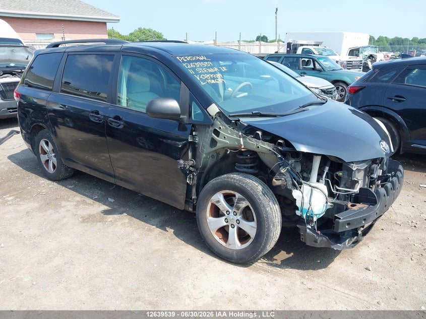 2011 TOYOTA SIENNA LE