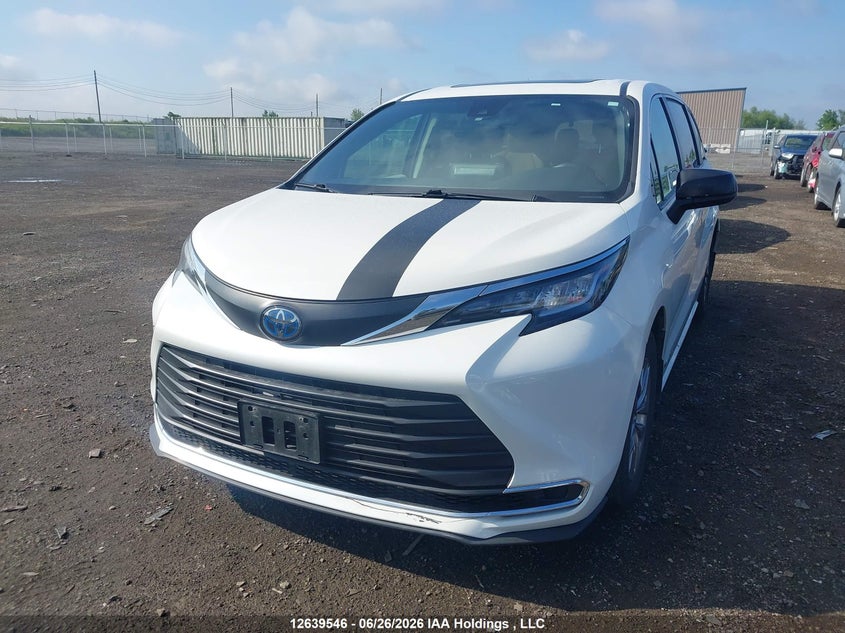 2021 Toyota Sienna, Rear, IAAI, VIN 5TDGRKEC3MS035167 — photo 2