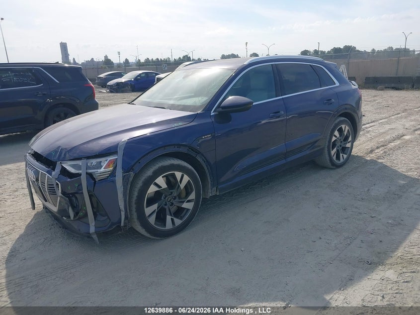 2022 Audi e-tron, Front, IAAI, VIN WA1AAAGE2NB026629 — photo 2