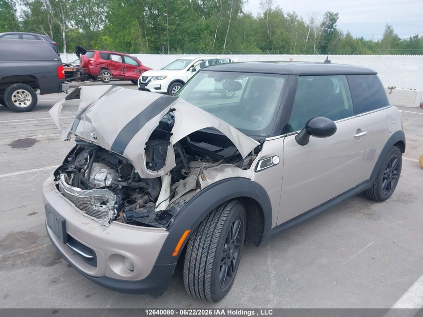 2013 MINI Hatch, Front, IAAI, VIN WMWSU3C55DT690805 — photo 2