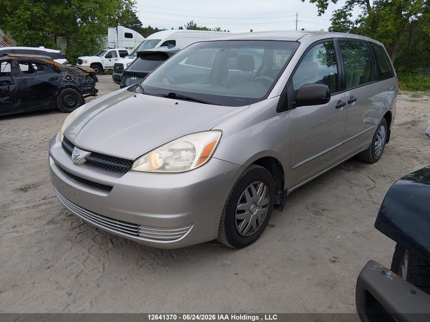 2005 Toyota Sienna, Благодійність, IAAI, VIN 5TDZA29C45S230822 — фото 2