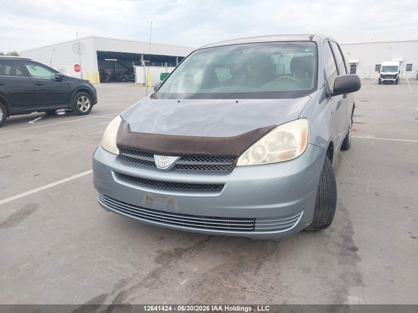 2004 Toyota Sienna, Благотворительность, IAAI, VIN 5TDZA29C44S015293 — фото 2