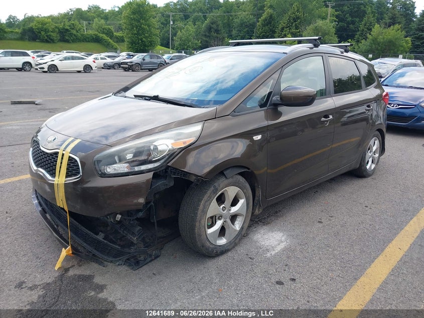 2015 Kia Rondo, Left Front, IAAI, VIN KNAHT8A39F7122712 — photo 2