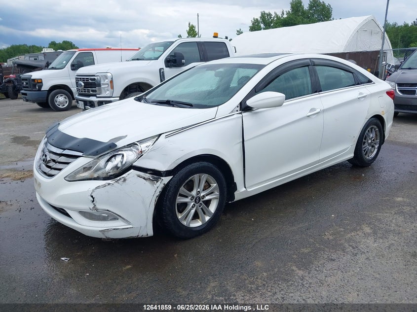 2011 Hyundai Sonata, Front, IAAI, VIN 5NPEB4AC8BH013682 — photo 2