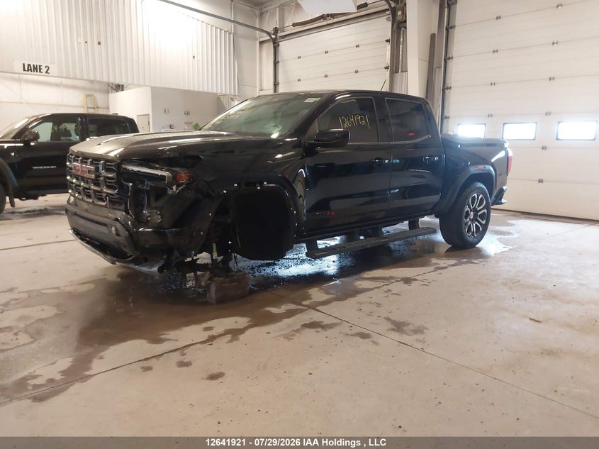 2024 GMC Canyon, Front, IAAI, VIN 1GTP6DEK5R1152250 — photo 2