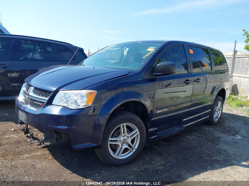 2012 Dodge Caravan, Biohazard, IAAI, VIN 2C4RDGBG6CR373892 — photo 2