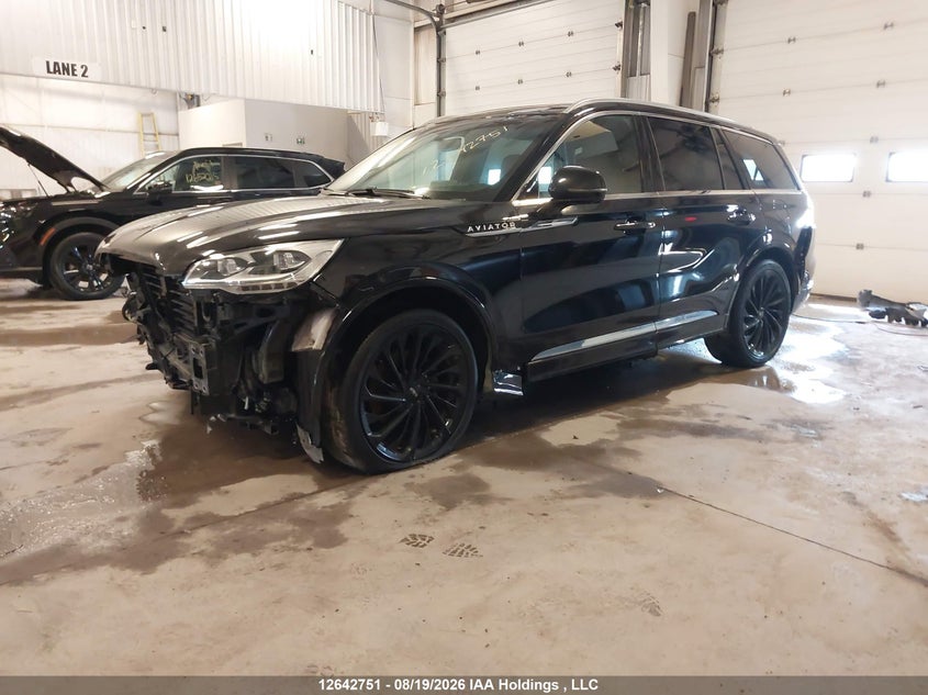 2022 Lincoln Aviator Reserve, Front, IAAI, VIN 5LM5J7XC1NGL05557 — photo 2