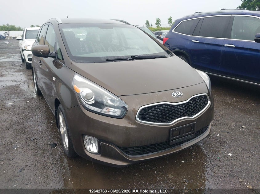 KNAHT8A32E7045986 KIA RONDO Photo 1
