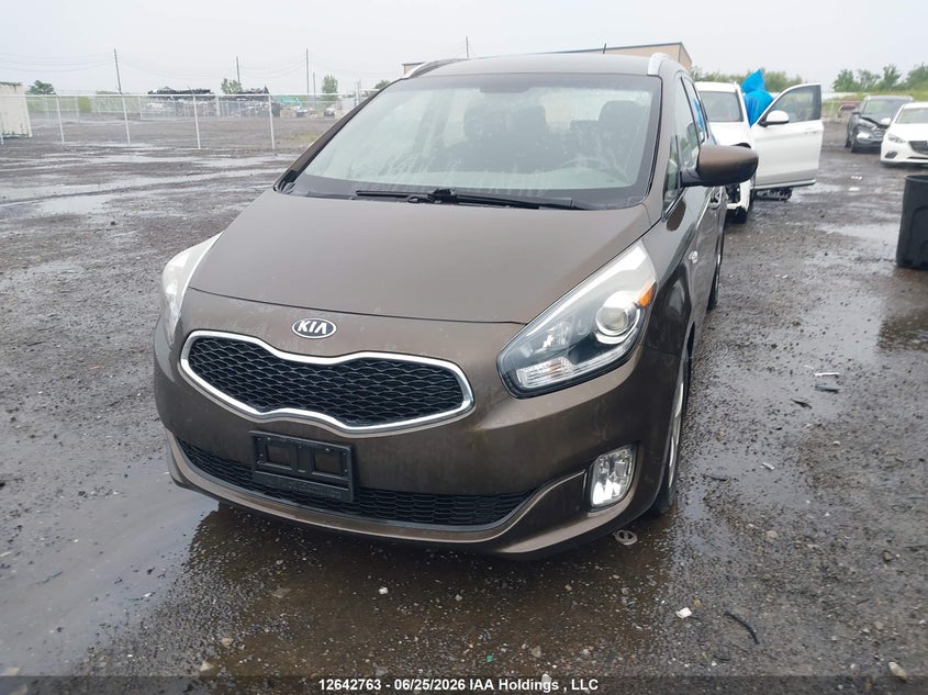 2014 Kia Rondo, Right Side, IAAI, VIN KNAHT8A32E7045986 — photo 2