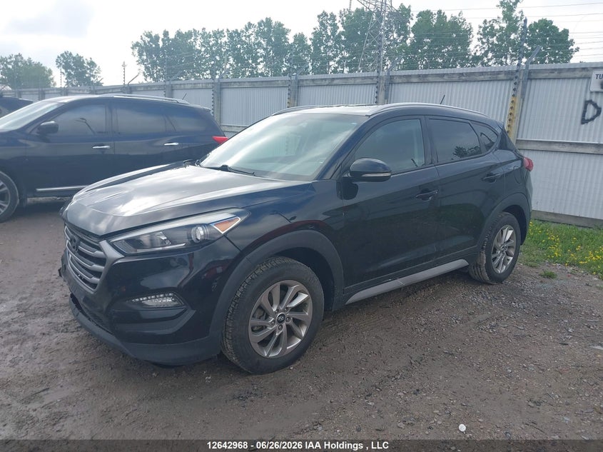 2017 Hyundai Tucson, Удар спереду, IAAI, VIN KM8J3CA46HU501750 — фото 2