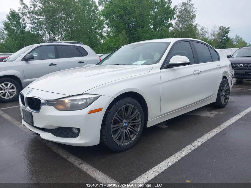 2015 BMW 3er, Rear, IAAI, VIN WBA3C3C58FK201944 — photo 2