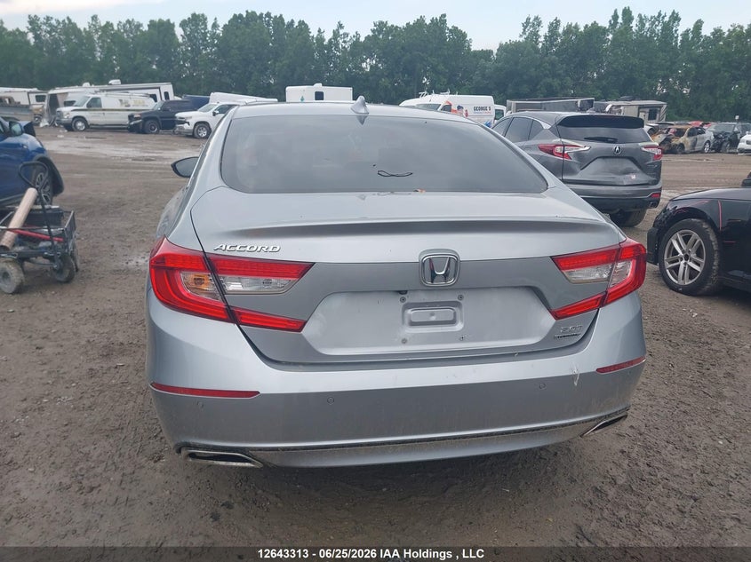 2018 Honda Accord Touring 2.0T VIN: 1HGCV2F93JA800739 Lot: 12643313