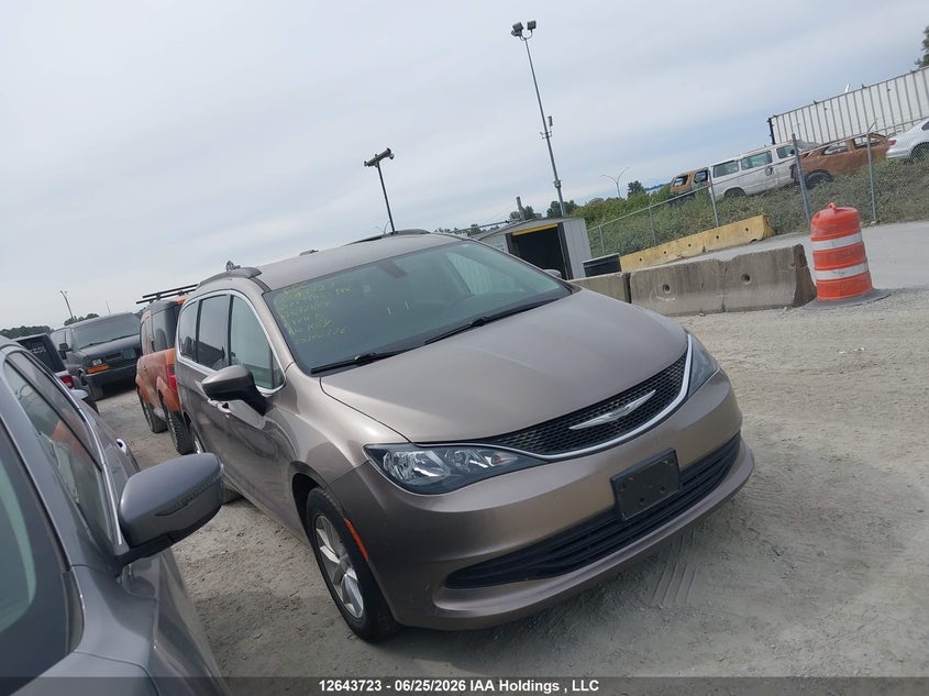 Vin: 2c4rc1dg7hr837809, lot: 3044875, chrysler pacifica touring 2017 img_1