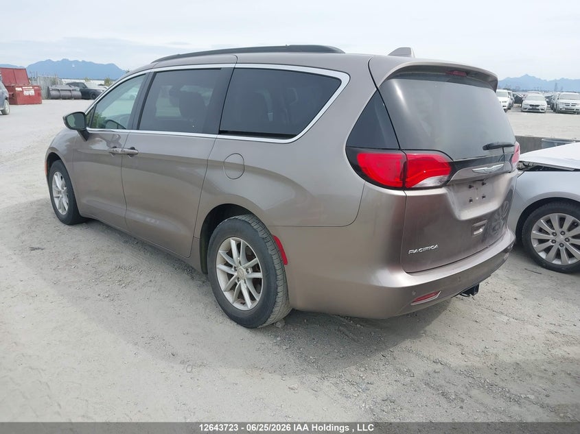 Vin: 2c4rc1dg7hr837809, lot: 3044875, chrysler pacifica touring 20173