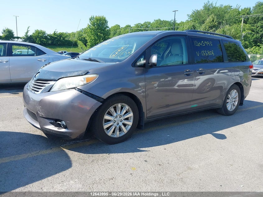 2011 Toyota Sienna, Water, IAAI, VIN 5TDYK3DC5BS133808 — photo 2