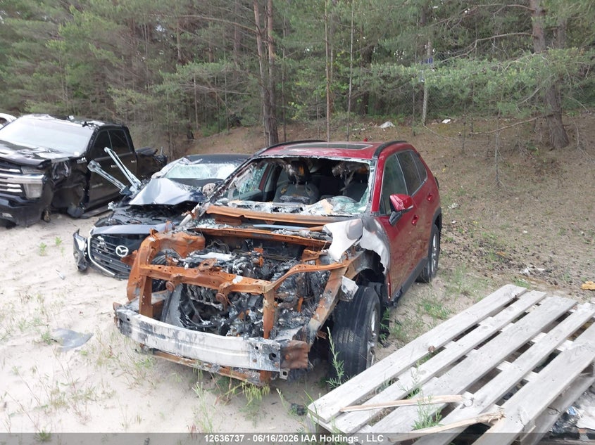 2022 Toyota RAV 4, Повністю згоріле, IAAI, VIN 2T3R1RFVXNW300840 — фото 2