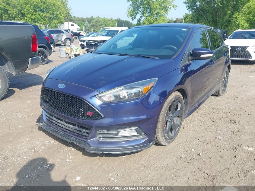 2016 Ford Focus ST, Правый бок, IAAI, VIN 1FADP3L91GL388668 — фото 2