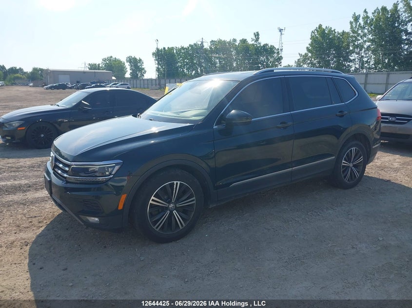 2018 Volkswagen Tiguan Highline, Правый бок, IAAI, VIN 3VV4B7AX1JM055329 — фото 2