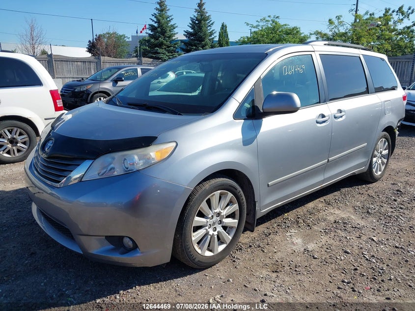 2011 Toyota Sienna, Удар сзади, IAAI, VIN 5TDYK3DC1BS165316 — фото 2