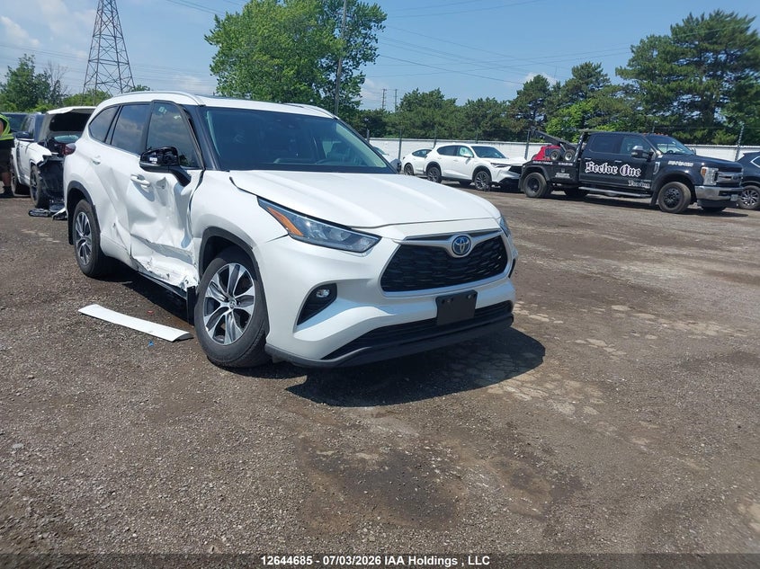 2024 Toyota Highlander Hybrid Xle, Правый бок, IAAI, VIN 5TDKBRCH4RS144444