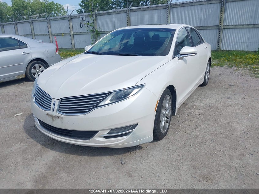 2015 Lincoln MKZ, Right Side, IAAI, VIN 3LN6L2LU5FR628085 — photo 2