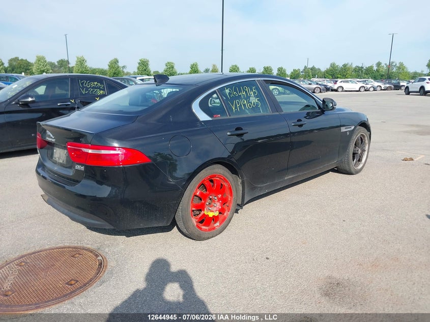 Vin: sajaj4fn4jcp19605, lot: 3046177, jaguar xe 20d premium 20184