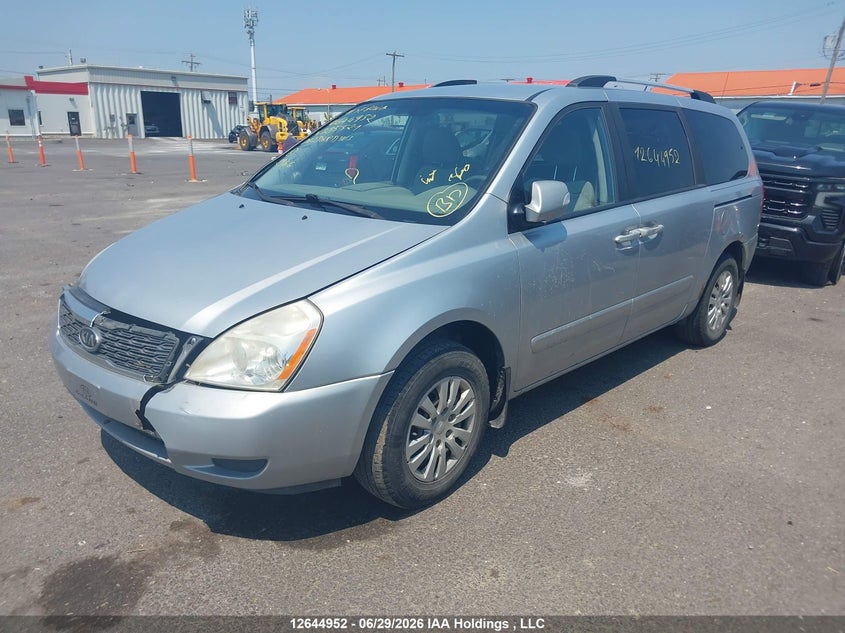 2011 Kia Sedona, Front, IAAI, VIN KNDMG4C73B6385521 — photo 2