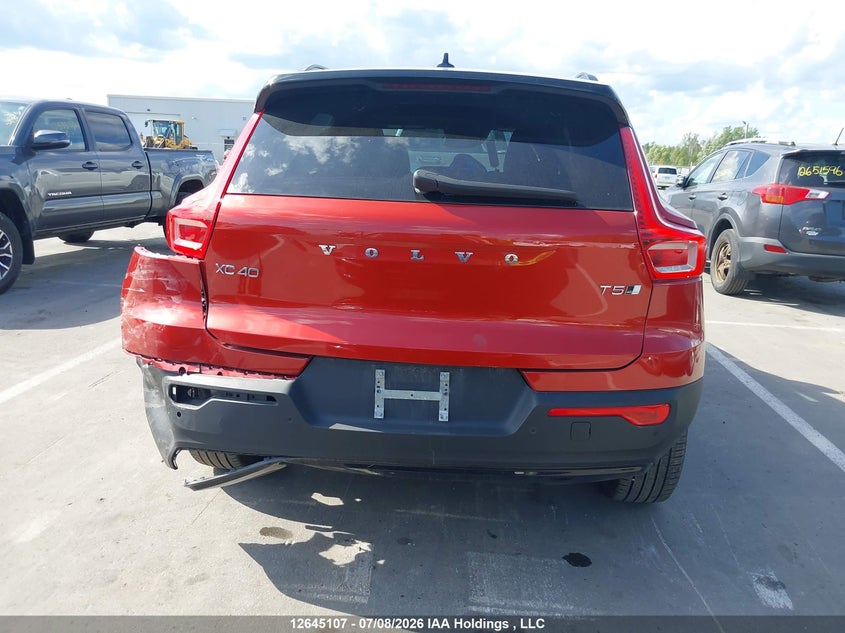 2021 Volvo Xc40 T5 R-Design VIN: YV4162UM1M2516726 Lot: 12645107