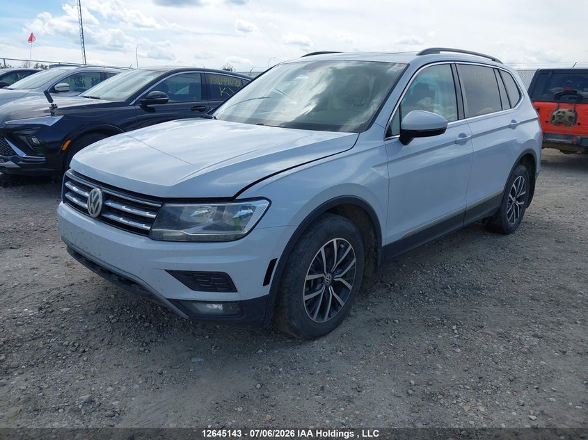 2018 Volkswagen Tiguan Comfortline, Right Front, IAAI, VIN 3VV2B7AX4JM127079 — photo 2