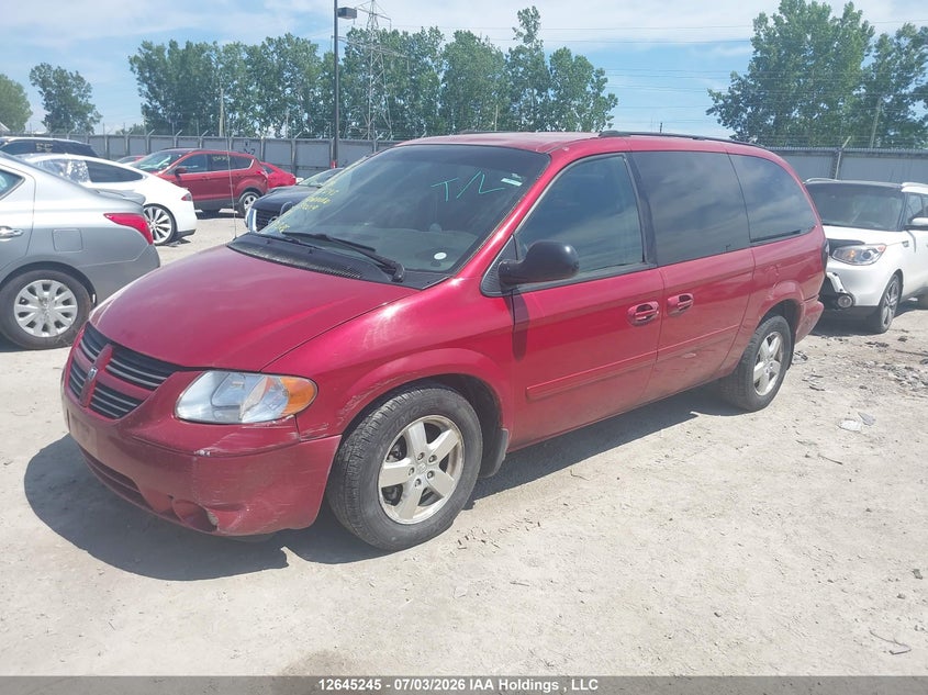 2005 Dodge Caravan, Front, IAAI, VIN 2D4GP44L95R340219 — photo 2