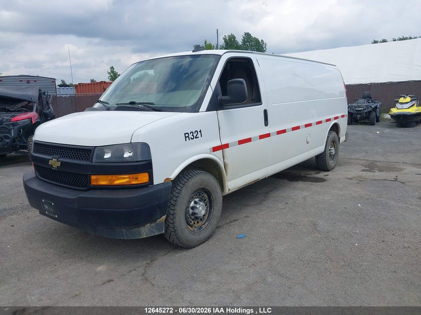 2021 Chevrolet Express, Right Side, IAAI, VIN 1GCWGBFPXM1180321 — photo 2